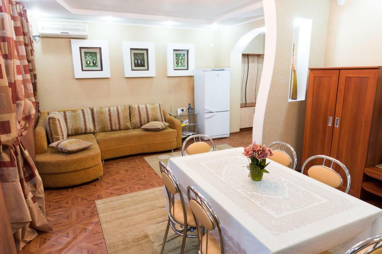 Tourist Hotel Оскемен Екстер'єр фото